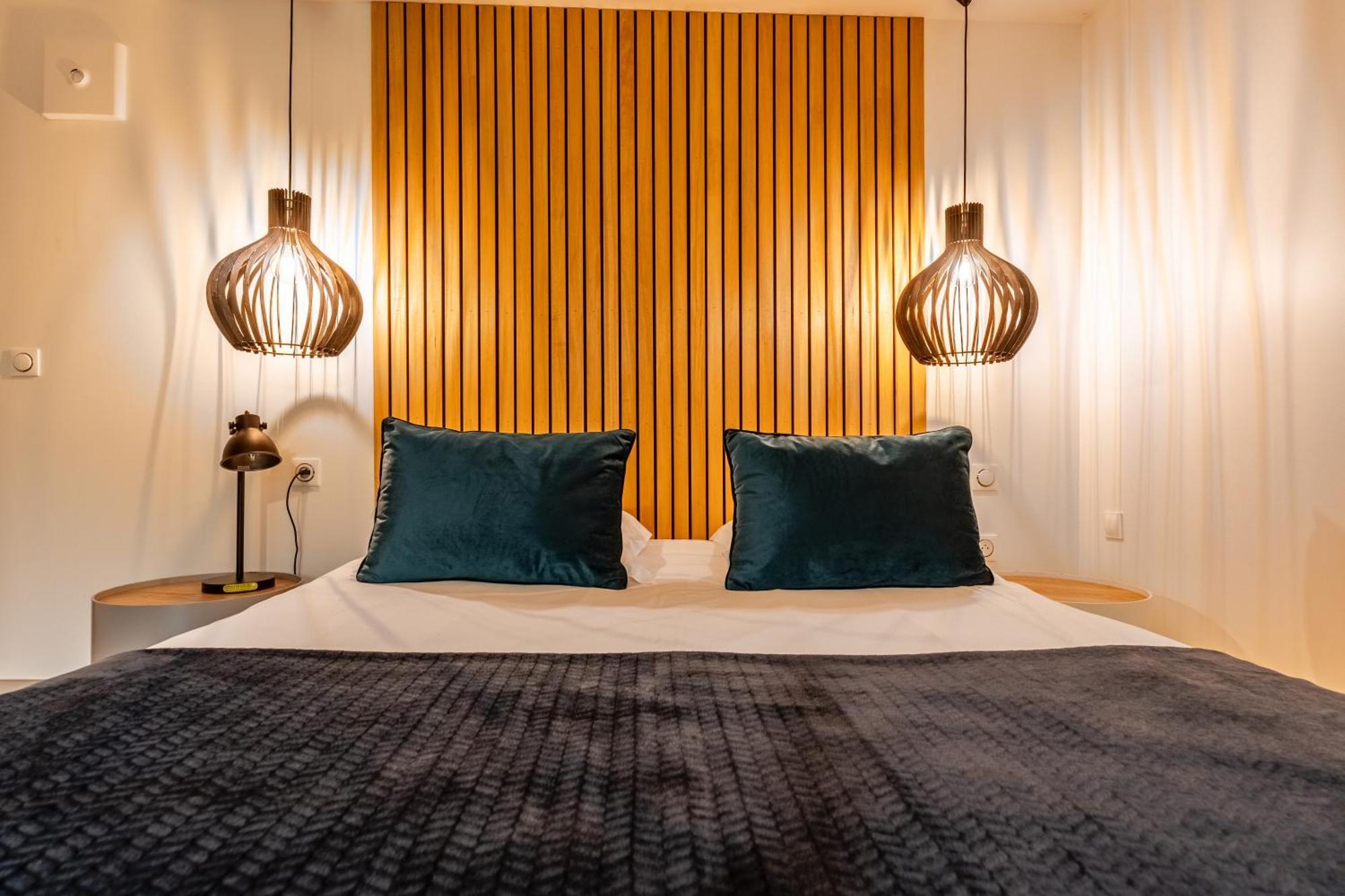Hotel Quai Des Pontis คอญญัก ภายนอก รูปภาพ