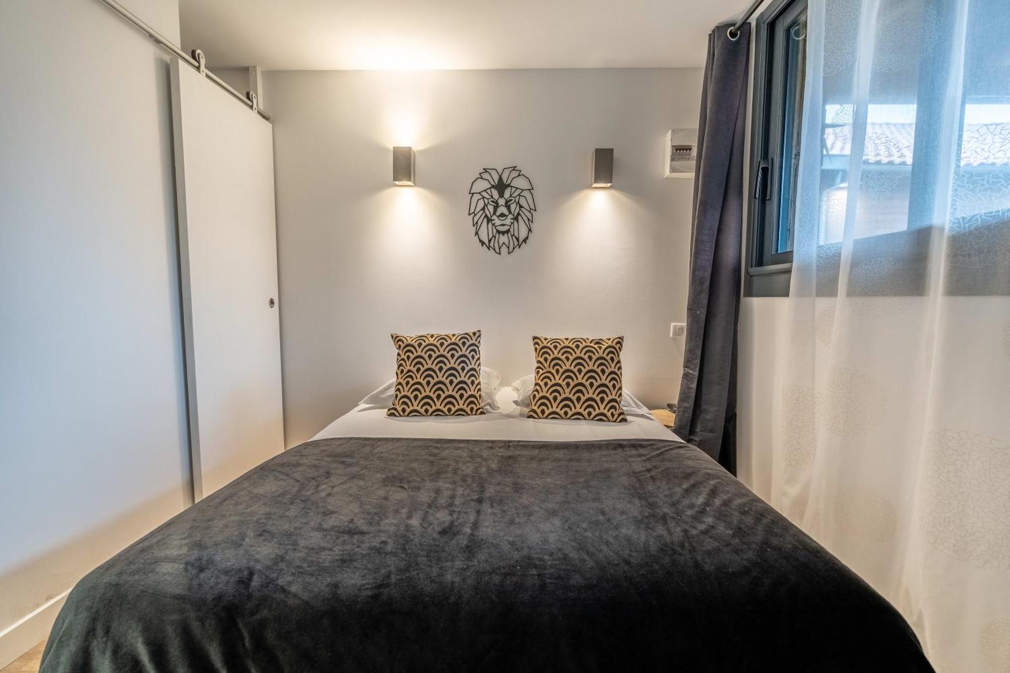 Hotel Quai Des Pontis คอญญัก ภายนอก รูปภาพ