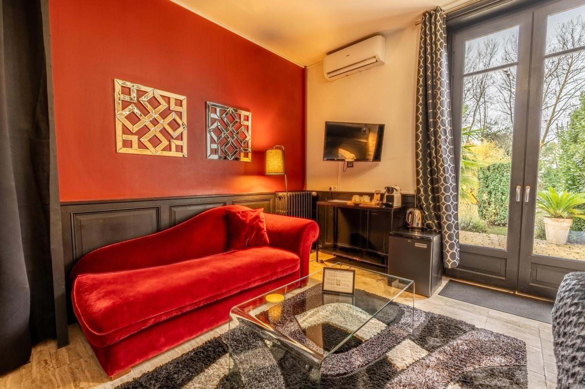 Hotel Quai Des Pontis คอญญัก ภายนอก รูปภาพ