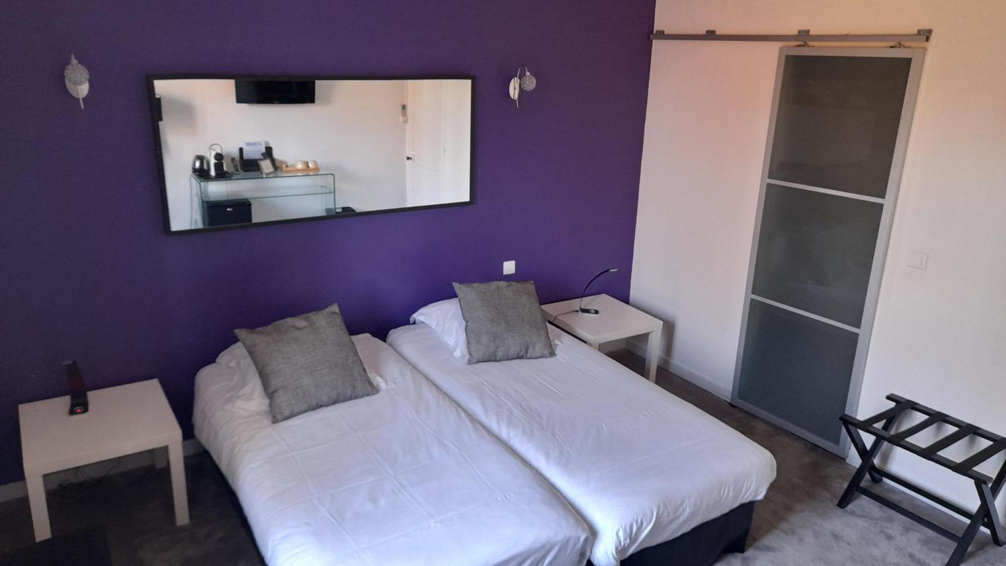 Hotel Quai Des Pontis คอญญัก ภายนอก รูปภาพ