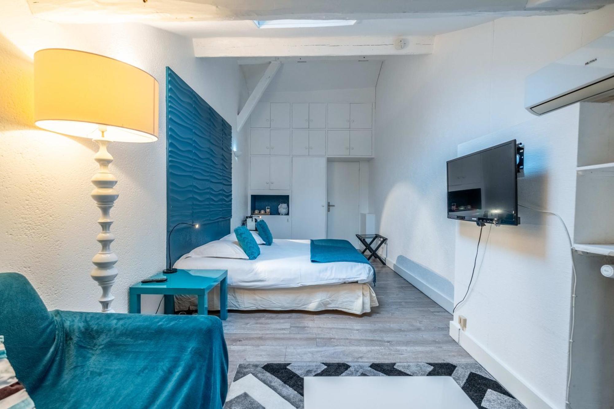 Hotel Quai Des Pontis คอญญัก ภายนอก รูปภาพ