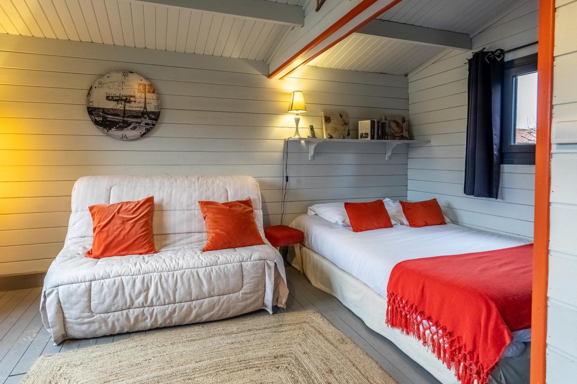 Hotel Quai Des Pontis คอญญัก ภายนอก รูปภาพ
